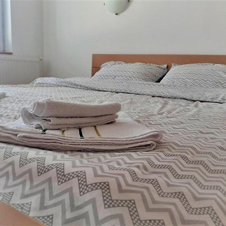Ballet Apartament Skopje Buitenkant foto