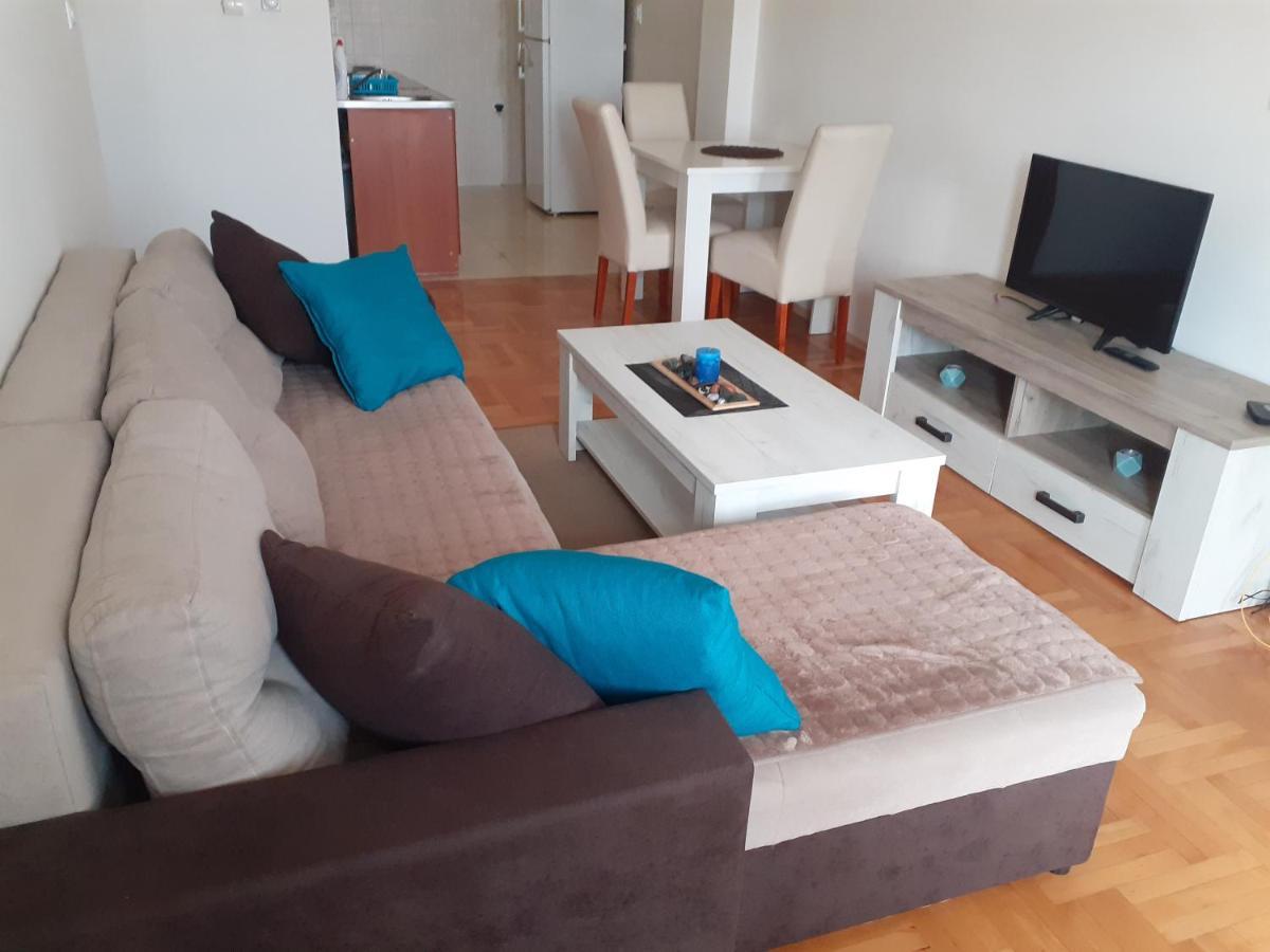 Ballet Apartament Skopje Buitenkant foto