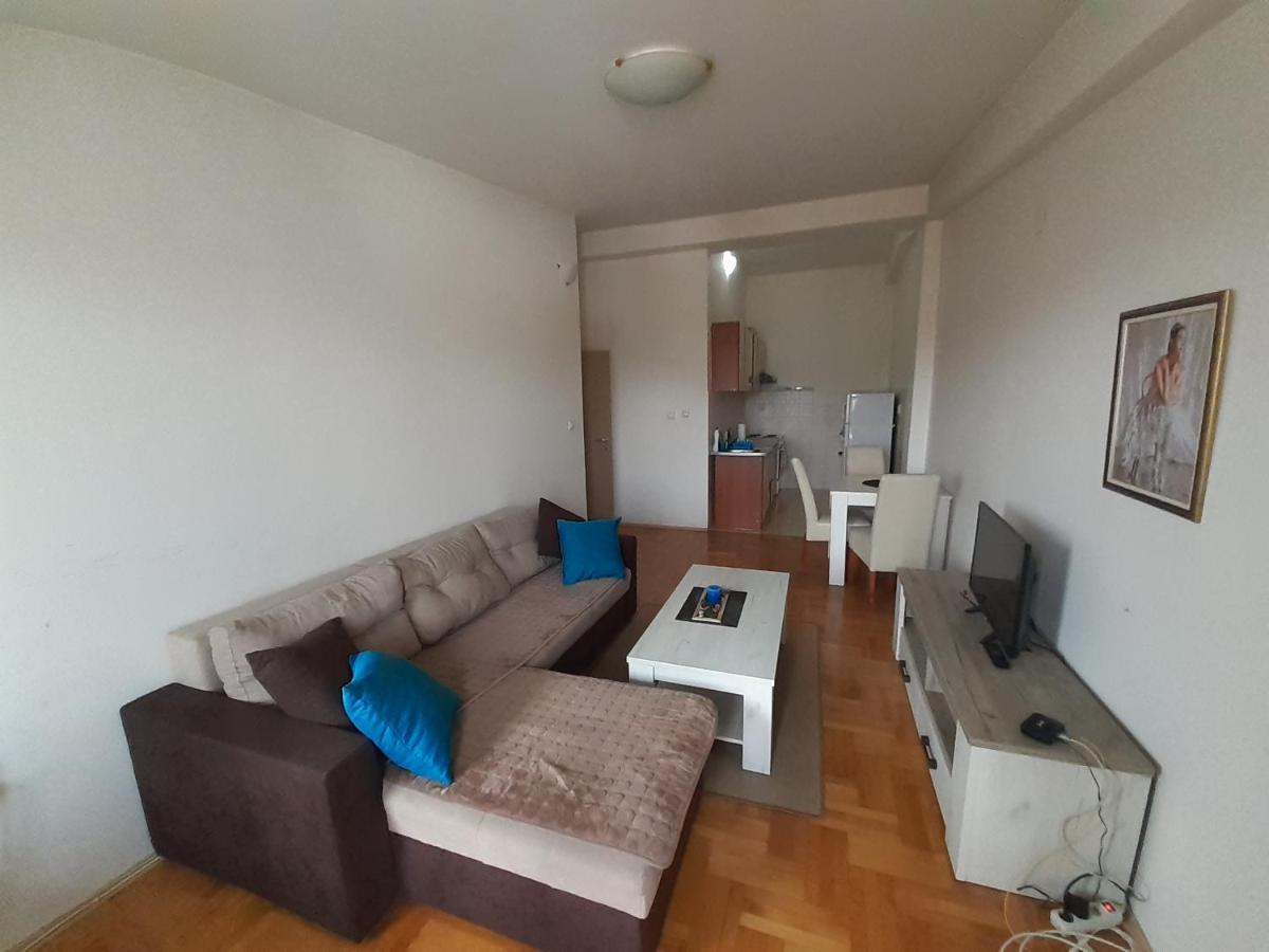 Ballet Apartament Skopje Buitenkant foto